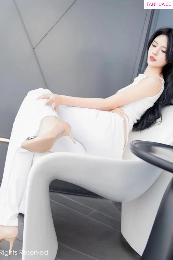 李浅浅  [XiuRen]高清写真图 2024.01.10 No.7937 浅浅Danny 美腿妩媚第37张图片